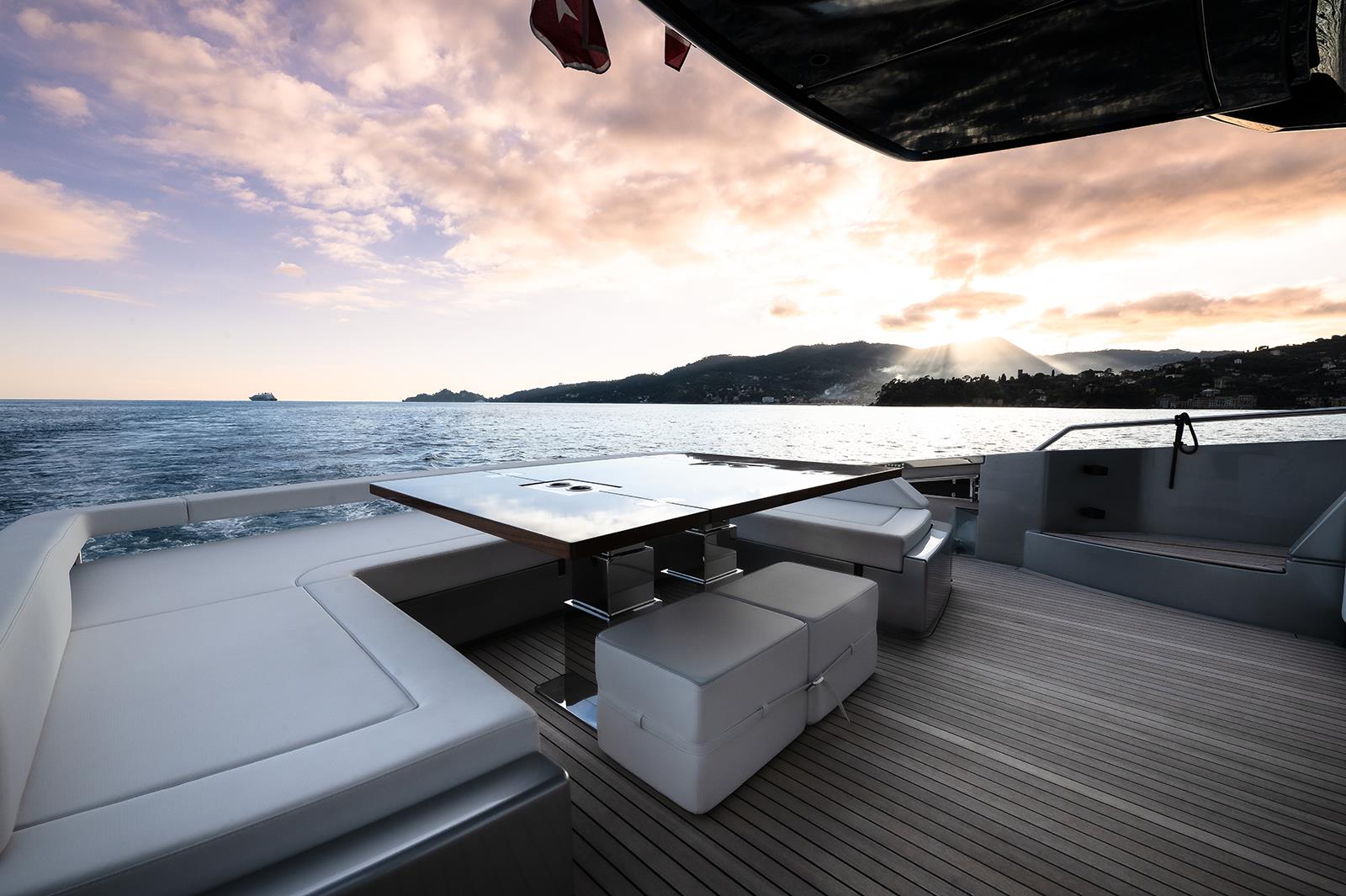 2024 RIVA 88' FOLGORE 